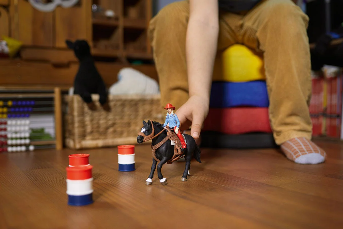 Barrel racing met cowgirl - Image 3