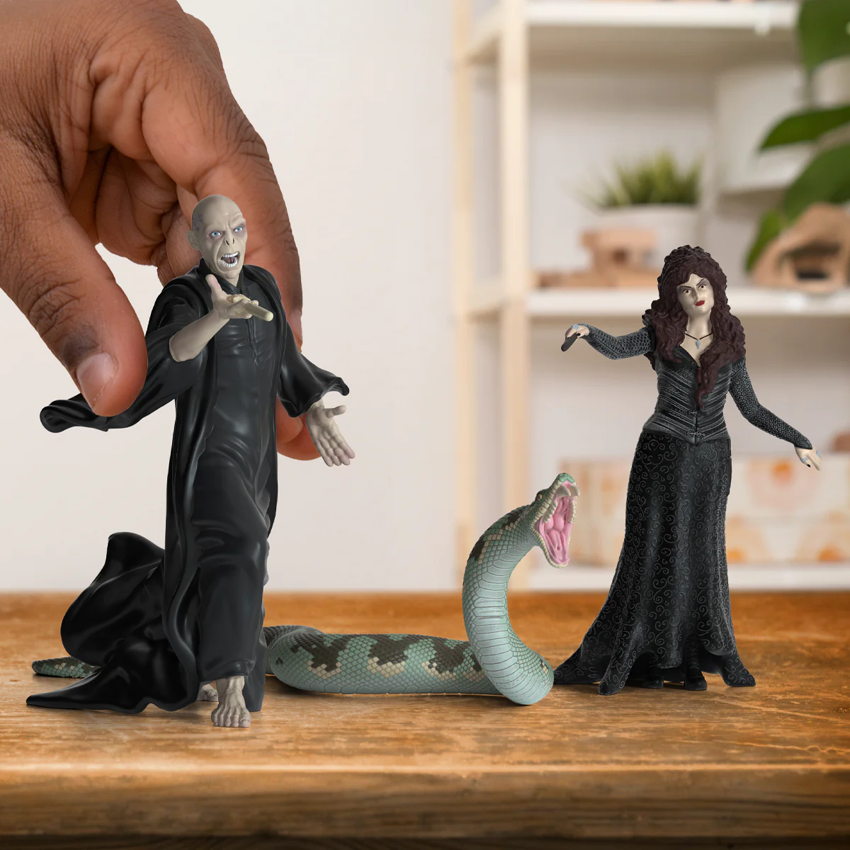Heer Voldemort met Nagini & Bellatrix van Detta - Image 2